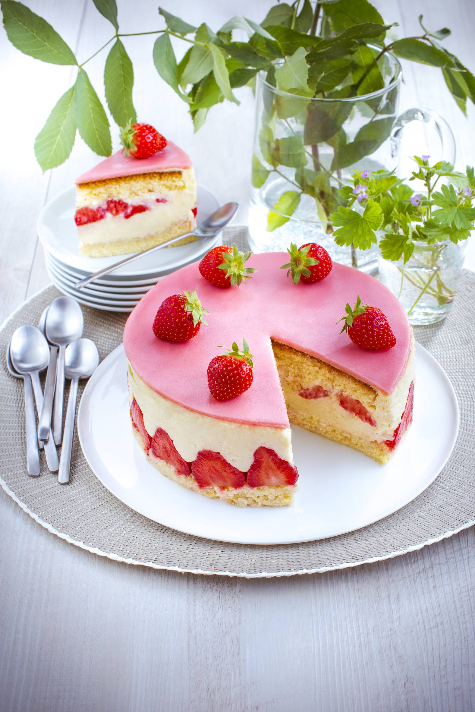Erdbeer-Sahne-Torte - Rezepte undefined | Krups