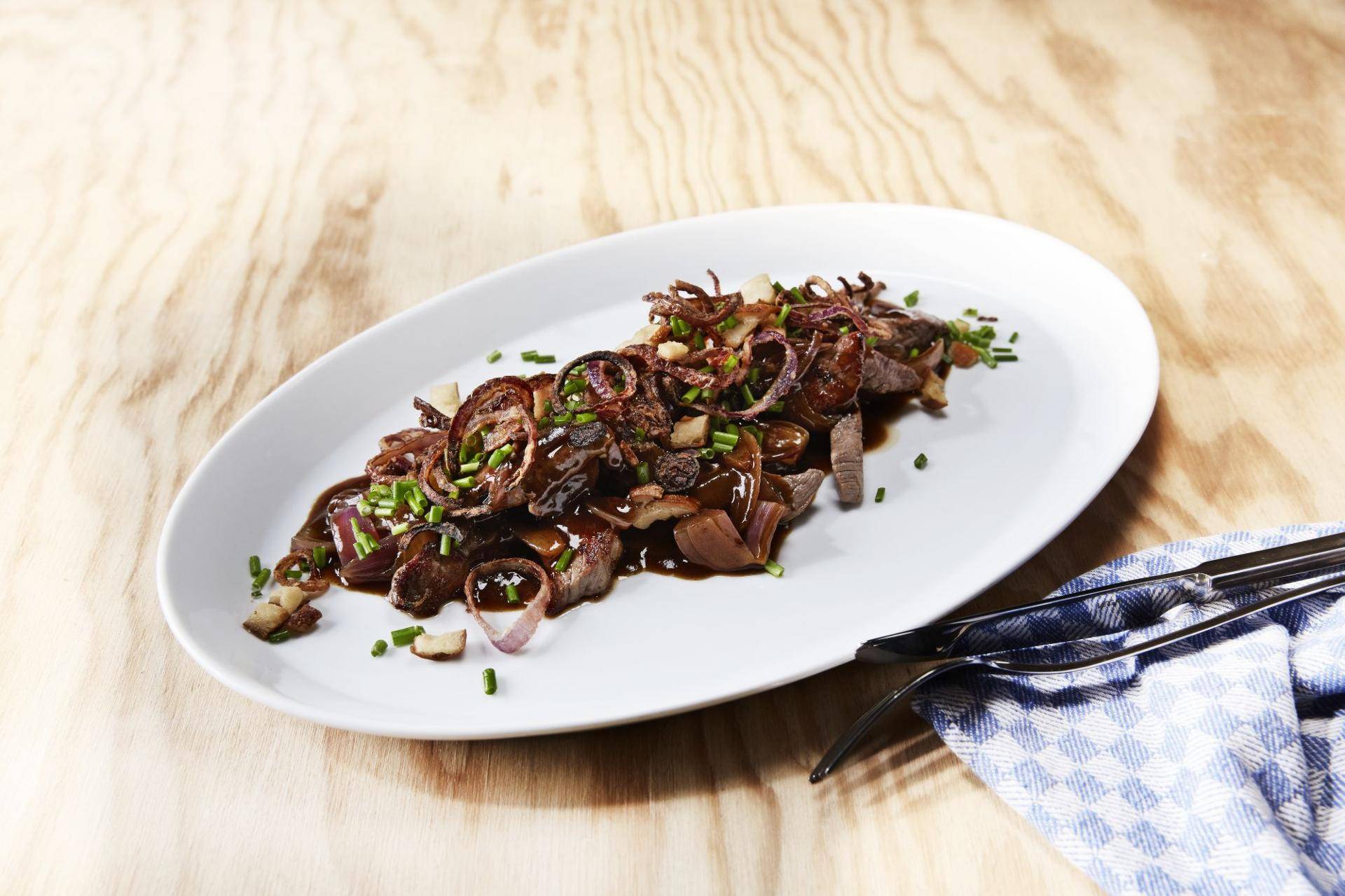 Geschnetzelter Rostbraten mit Rübenjus und Röstwziebelcrumble - Rezepte Prep & Cook | Krups