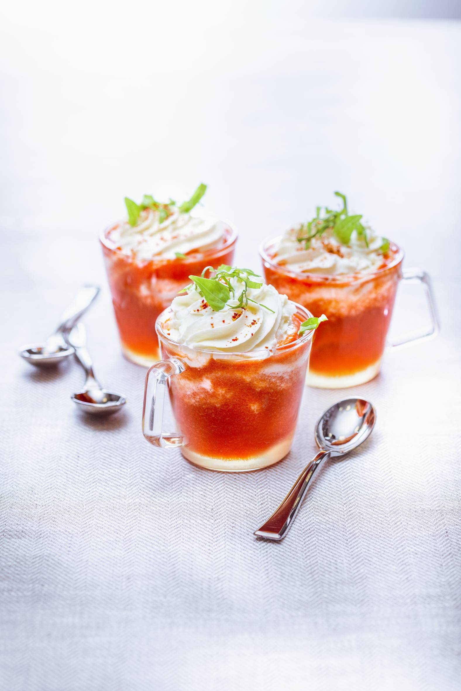 Tomatensaft mit Basilikumsahne - Rezepte undefined | Krups