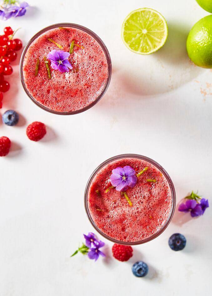 Cocktail aus roten Beeren, Limonade und Veilchenblüten - Rezepte Perfectmix + | Krups