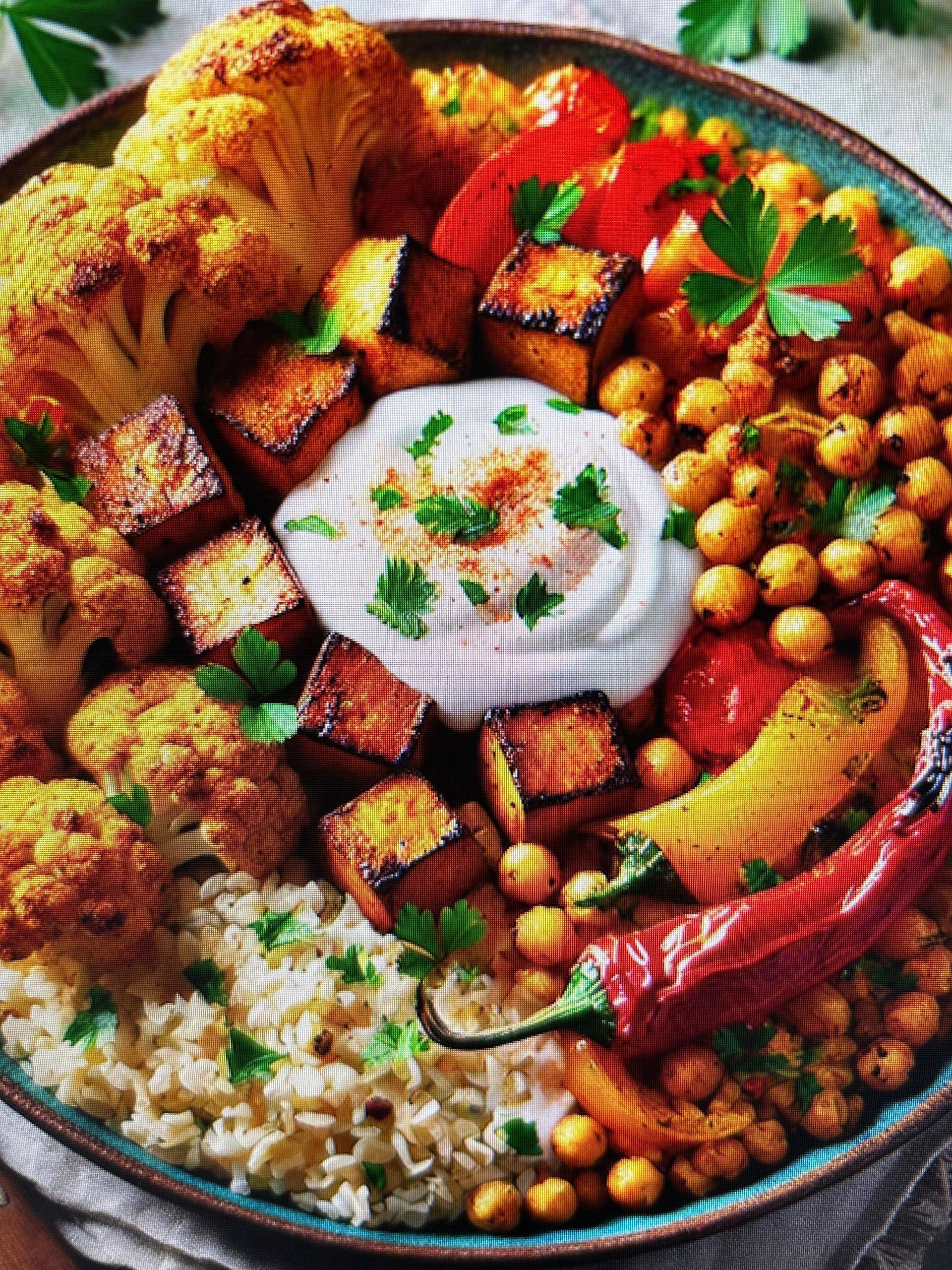Knusprige Blumenkohl-Tofu-Bowl mit Kichererbsen, Reis oder Nudeln - Rezepte Cookeo | Krups