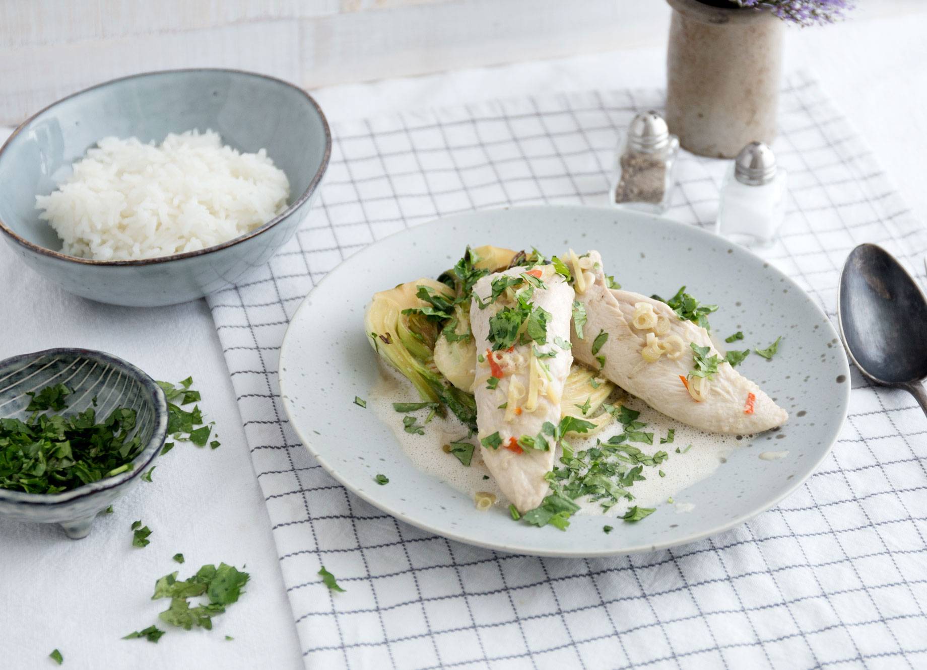 Pochiertes Kokos-Hähnchen mit Pak Choi - Rezepte undefined | Krups