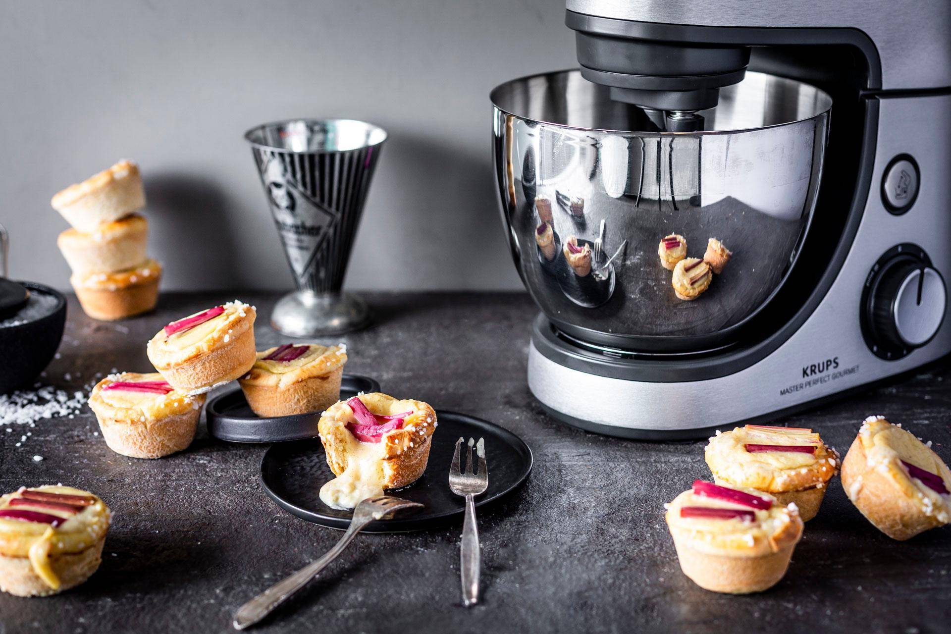 Rhabarber-Brioche-Törtchen mit Vanillecreme - Rezepte undefined | Krups