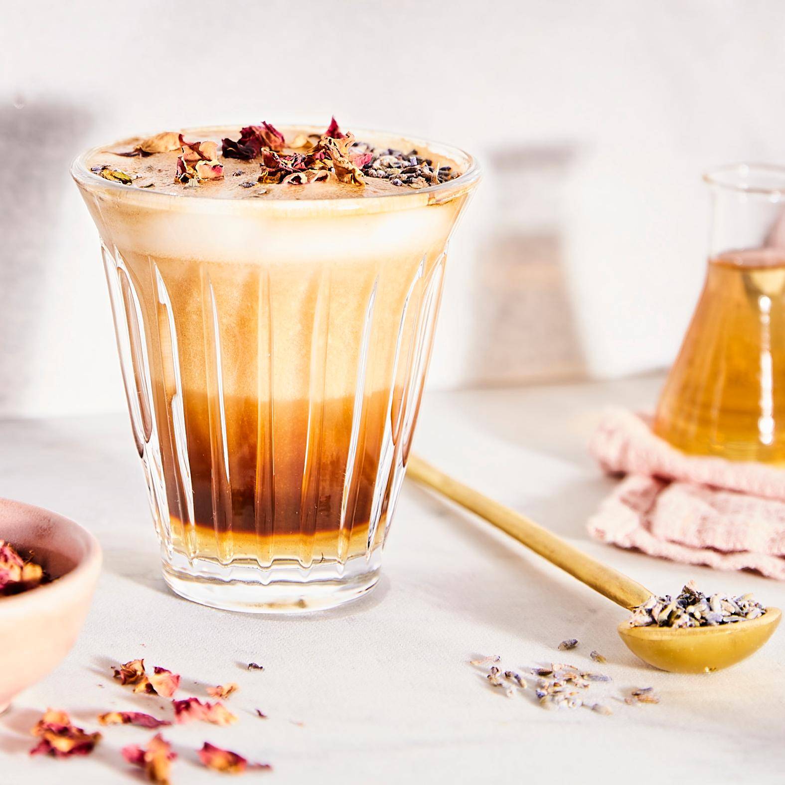 Kaffee mit Lavendel und Rosenblüten - Rezepte undefined | Krups