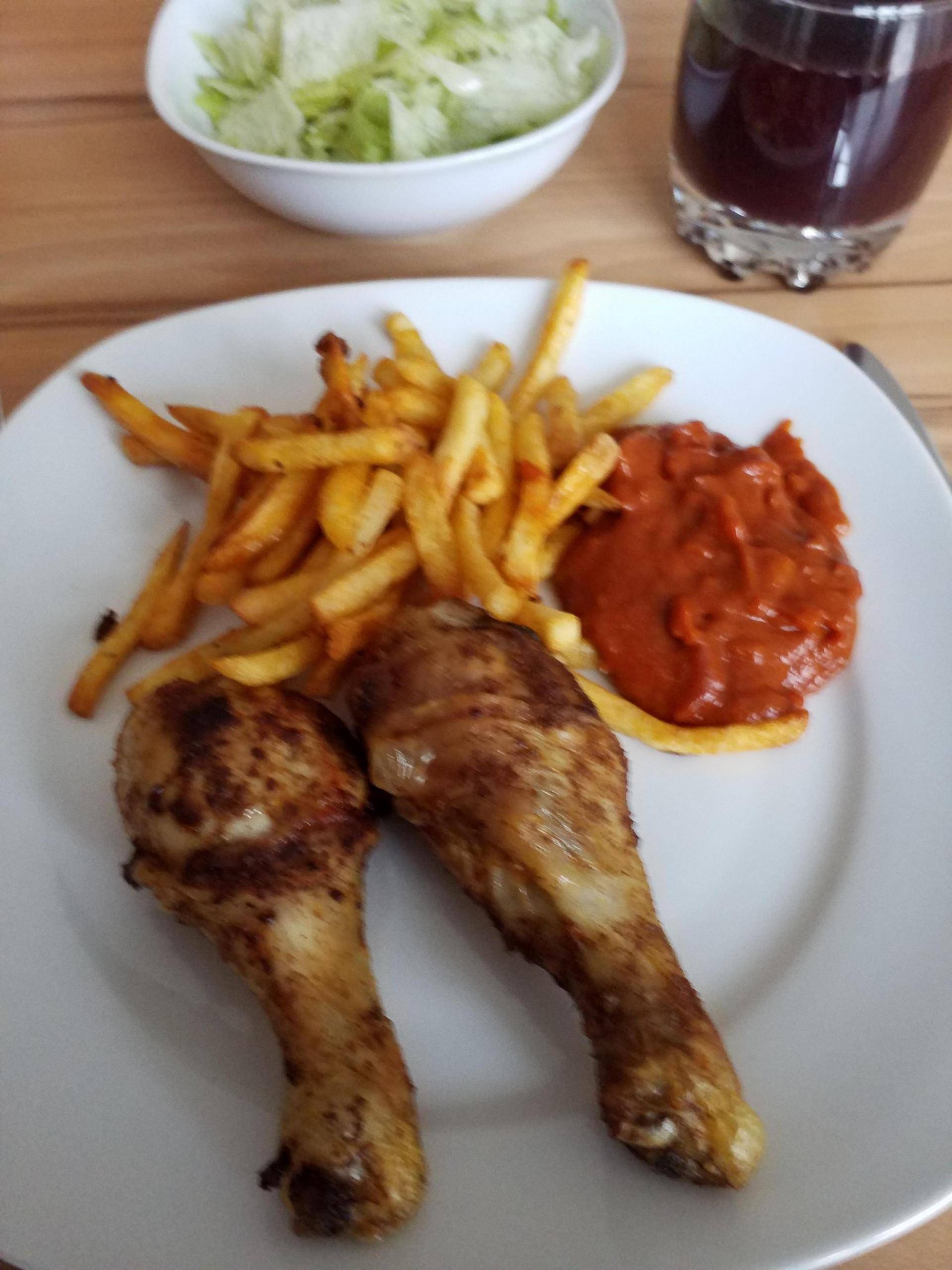 Hähnchenkeulen mit Pommes und Currysauce - Rezepte Cookeo | Krups