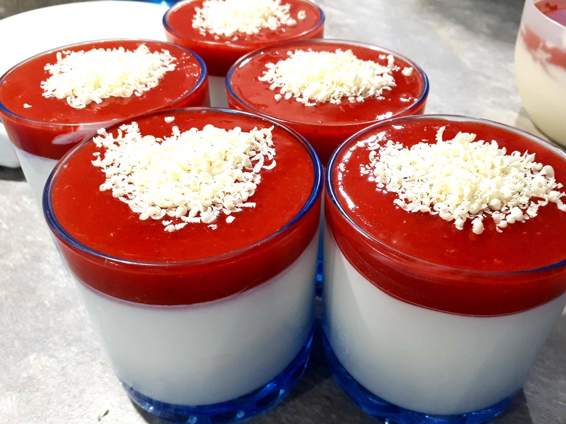 Weiße Schokoladen-Quark-Creme mit Erdbeer-Sauce - Rezepte Prep & Cook | Krups