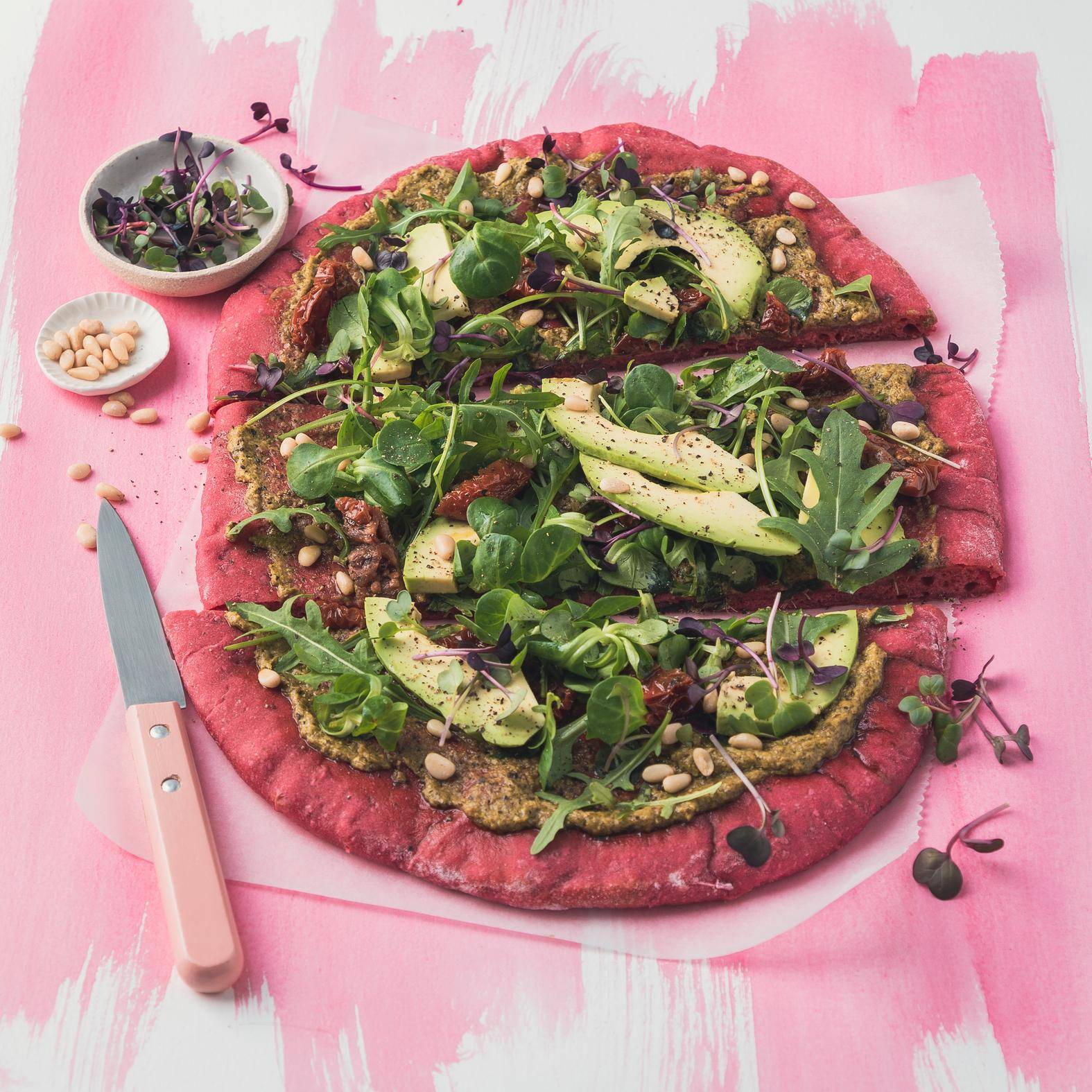 Pizza mit Roter Bete, Pesto und Avocado - Rezepte Prep & Cook Connect XL | Krups