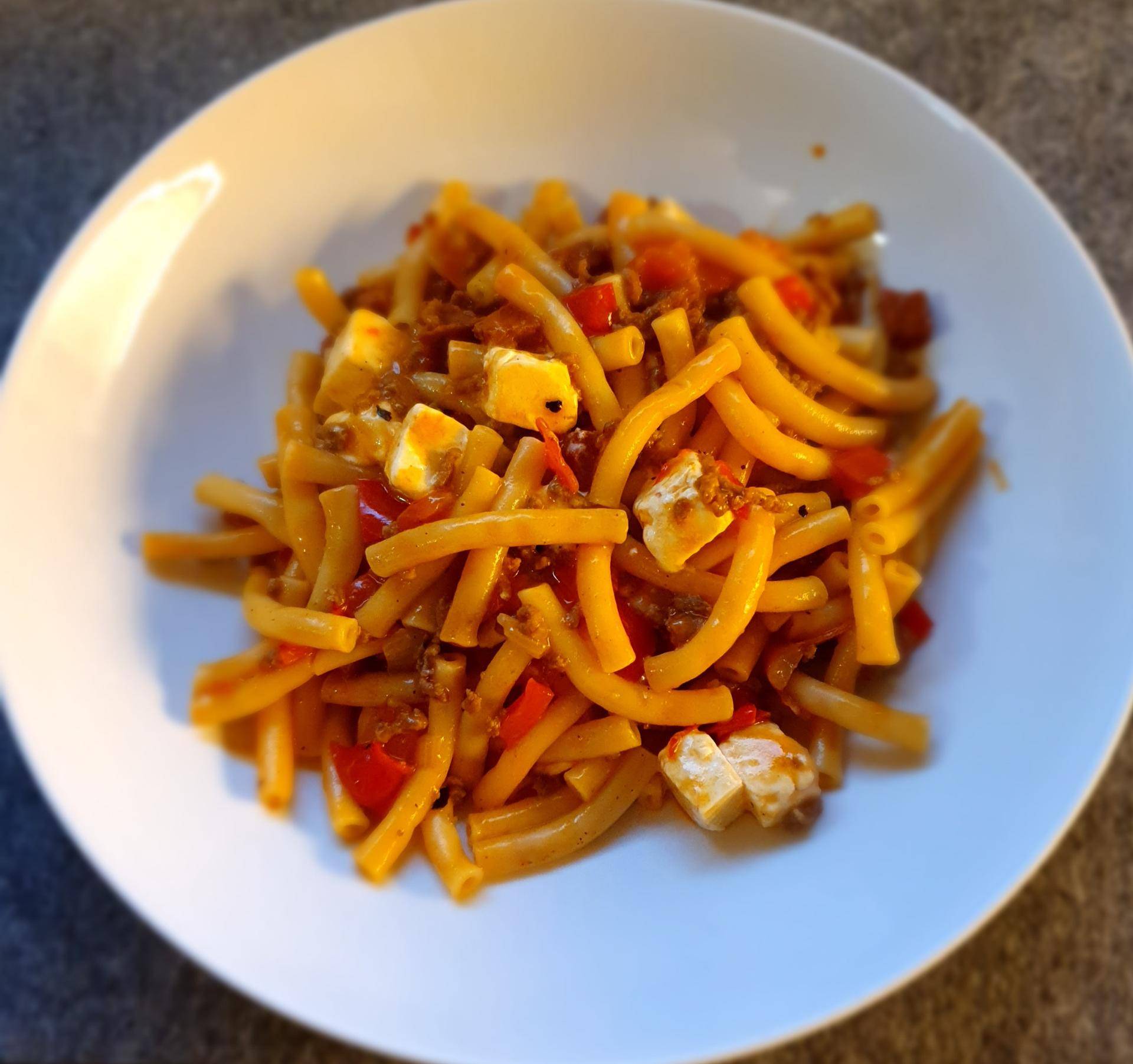 One Pot Pasta mit Sucuk, Gehacktes und Schafskäse - Rezepte Cookeo | Krups