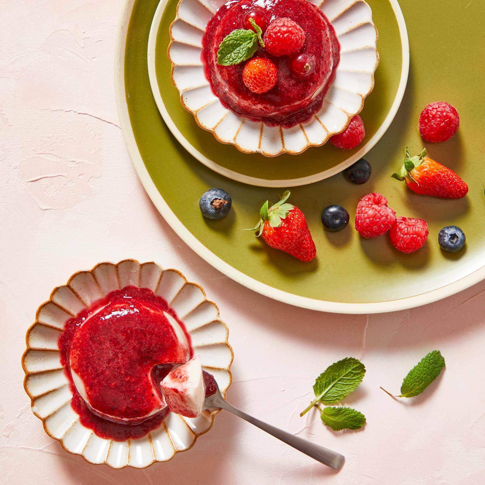 Vegane Panna Cotta mit Beerencoulis - Rezepte Perfectmix Cook | Krups