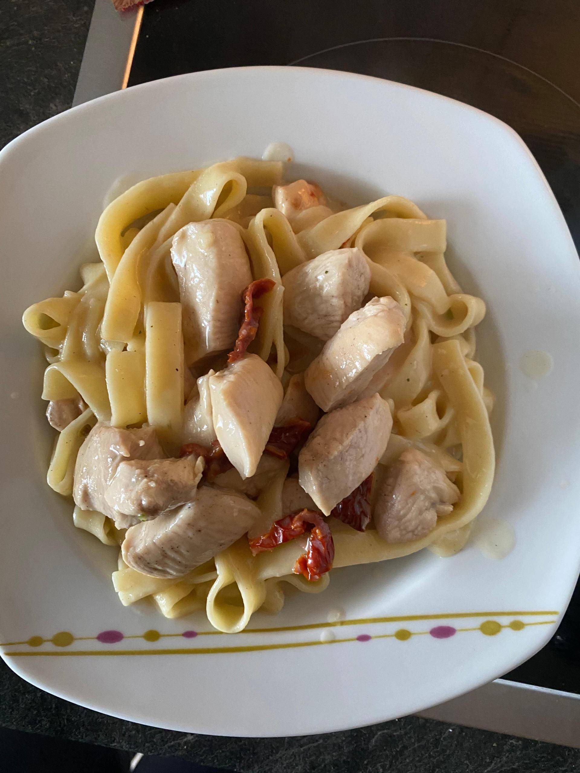 Tagliatelle mit Hähnchen-Sahnesoße - Rezepte Cookeo | Krups