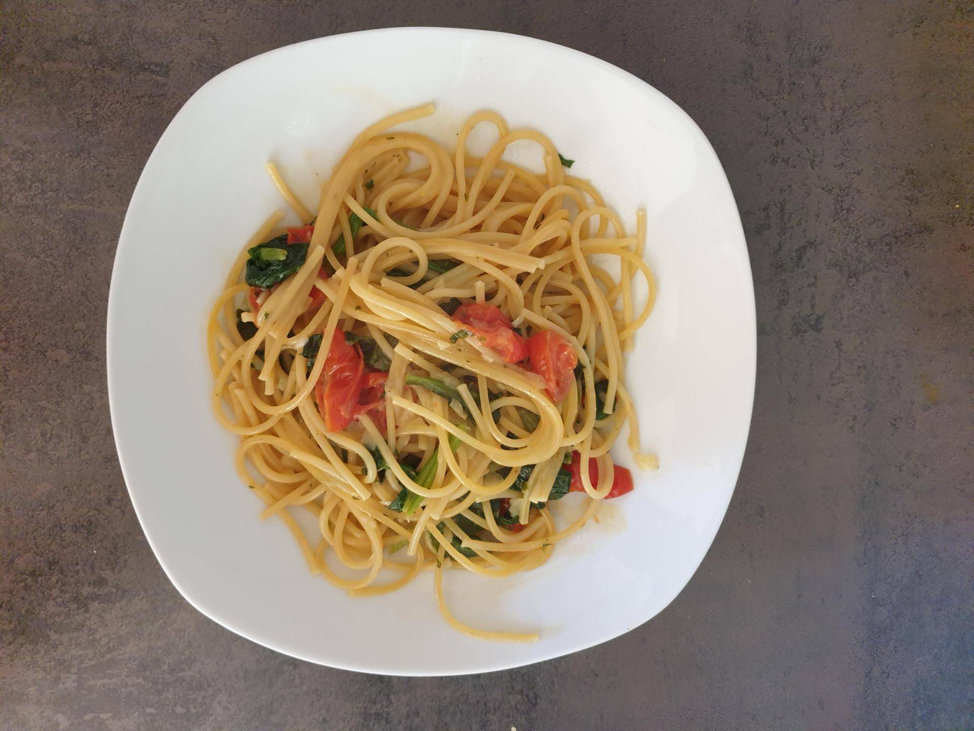 Spaghetti mit Blattspinat und Tomaten - Rezepte Cookeo | Krups