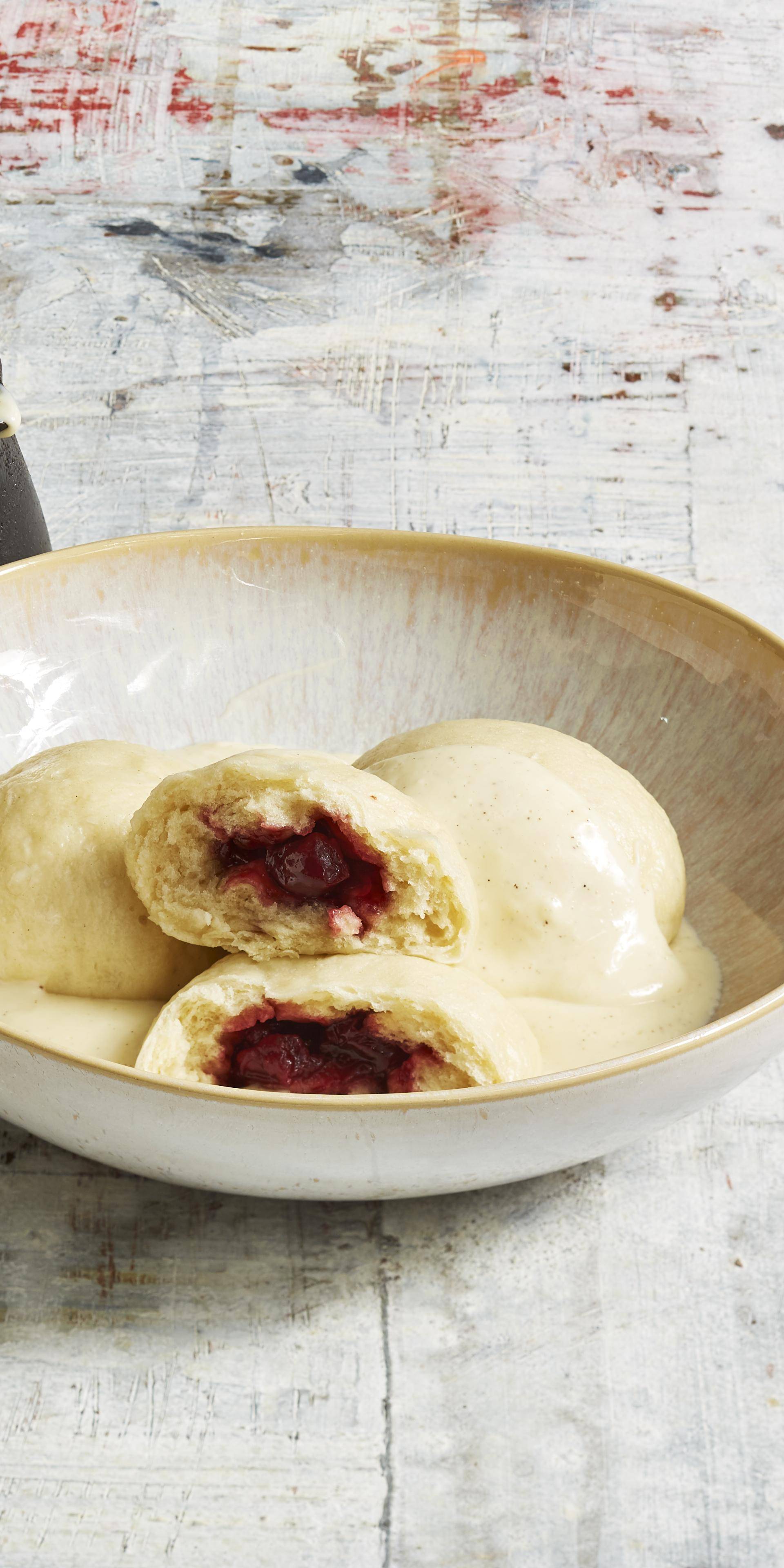 Hefeklöße mit Vanillesauce - Rezepte Cookeo | Krups