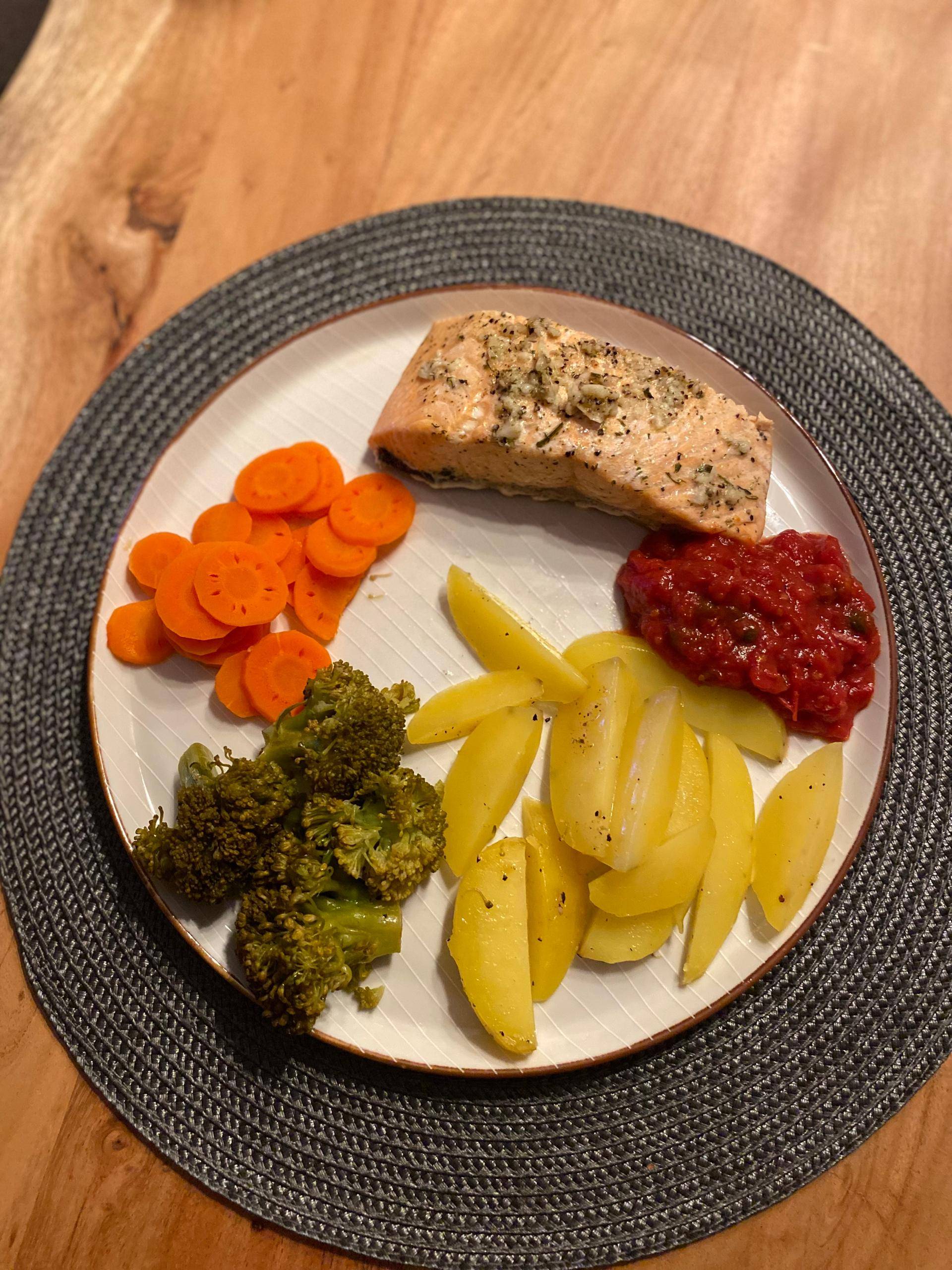 Lachsfilet mit Gemüse und Tomatensoße - Rezepte Prep & Cook Connect XL | Krups