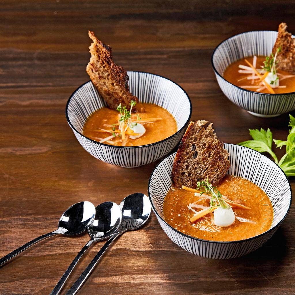 Heimat Gazpacho mit scharfer saurer Sahne und Liebstöckel - Rezepte Prep & Cook | Krups